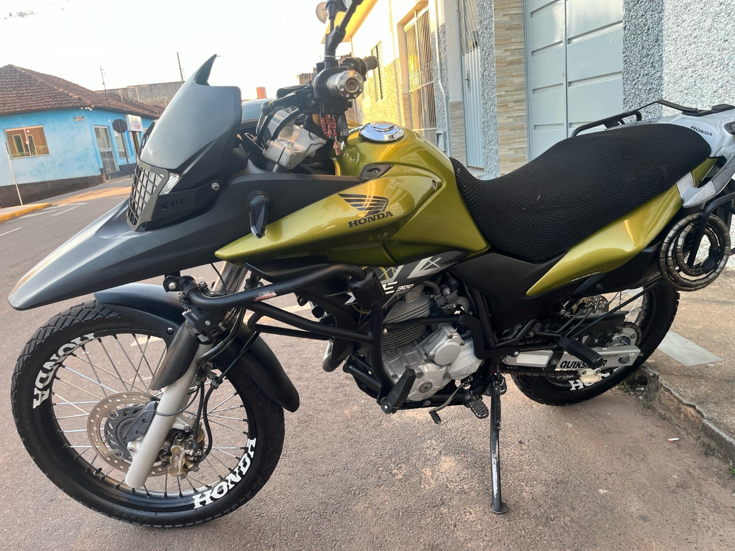 XRE ou R$ 15.000 no pix!